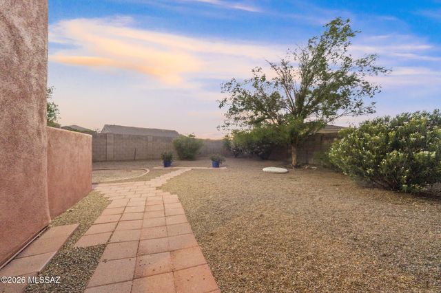 8070 W Crowned Eagle Court, Tucson, AZ 85757