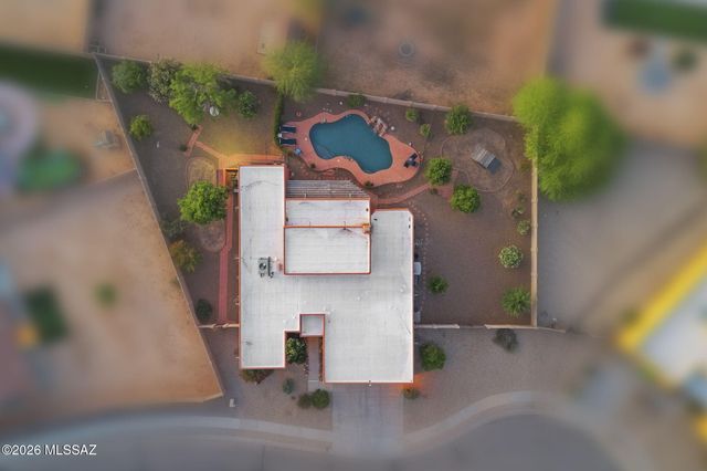 8070 W Crowned Eagle Court, Tucson, AZ 85757