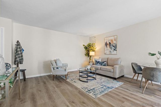 7508 Parkway Dr. 105, La Mesa, CA 91942