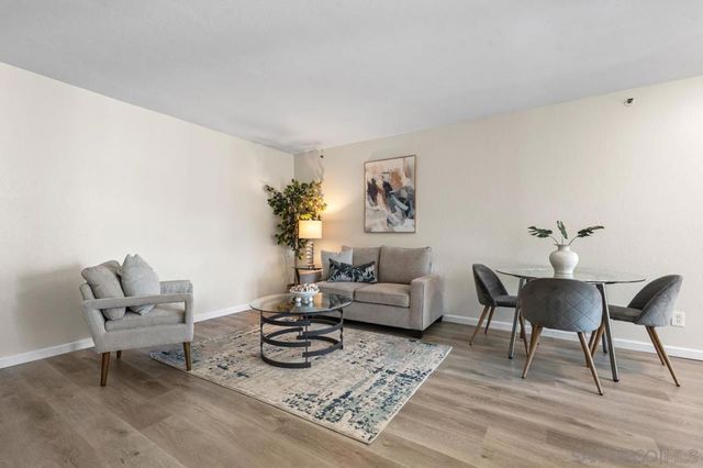 7508 Parkway Dr. 105, La Mesa, CA 91942