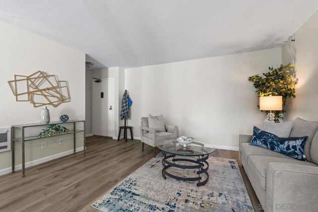 7508 Parkway Dr. 105, La Mesa, CA 91942