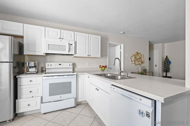 7508 Parkway Dr. 105, La Mesa, CA 91942