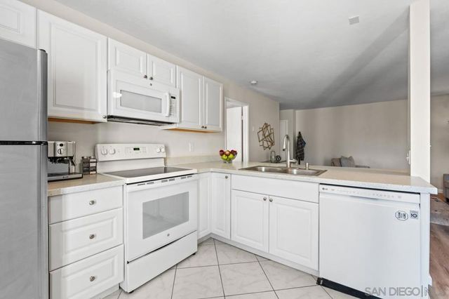 7508 Parkway Dr. 105, La Mesa, CA 91942