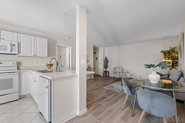 7508 Parkway Dr. 105, La Mesa, CA 91942