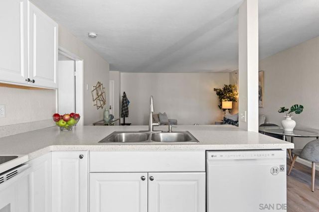 7508 Parkway Dr. 105, La Mesa, CA 91942