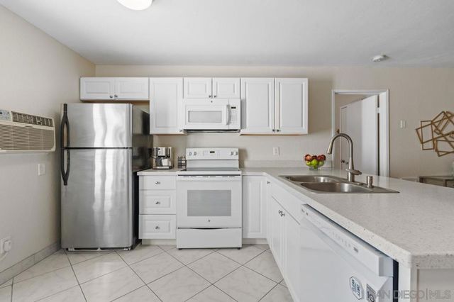 7508 Parkway Dr. 105, La Mesa, CA 91942