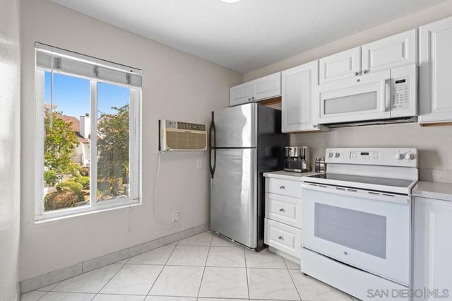 7508 Parkway Dr. 105, La Mesa, CA 91942