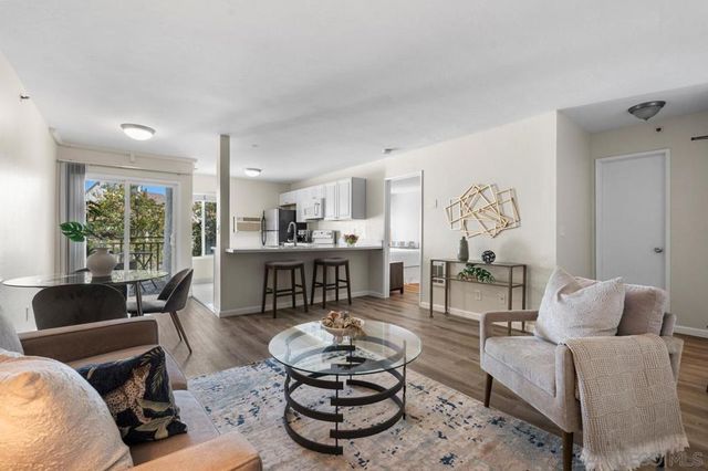 7508 Parkway Dr. 105, La Mesa, CA 91942