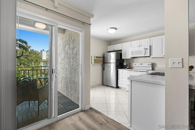 7508 Parkway Dr. 105, La Mesa, CA 91942