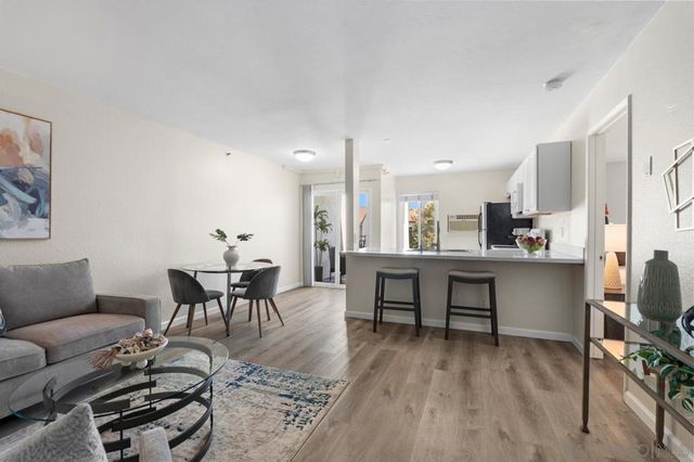 7508 Parkway Dr. 105, La Mesa, CA 91942