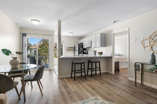 7508 Parkway Dr. 105, La Mesa, CA 91942