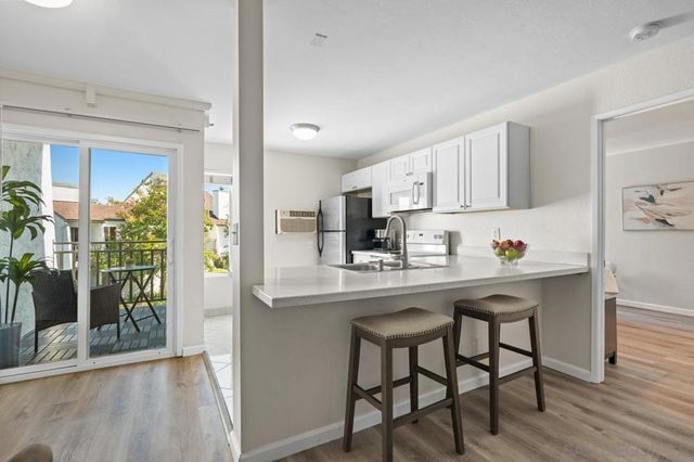 7508 Parkway Dr. 105, La Mesa, CA 91942