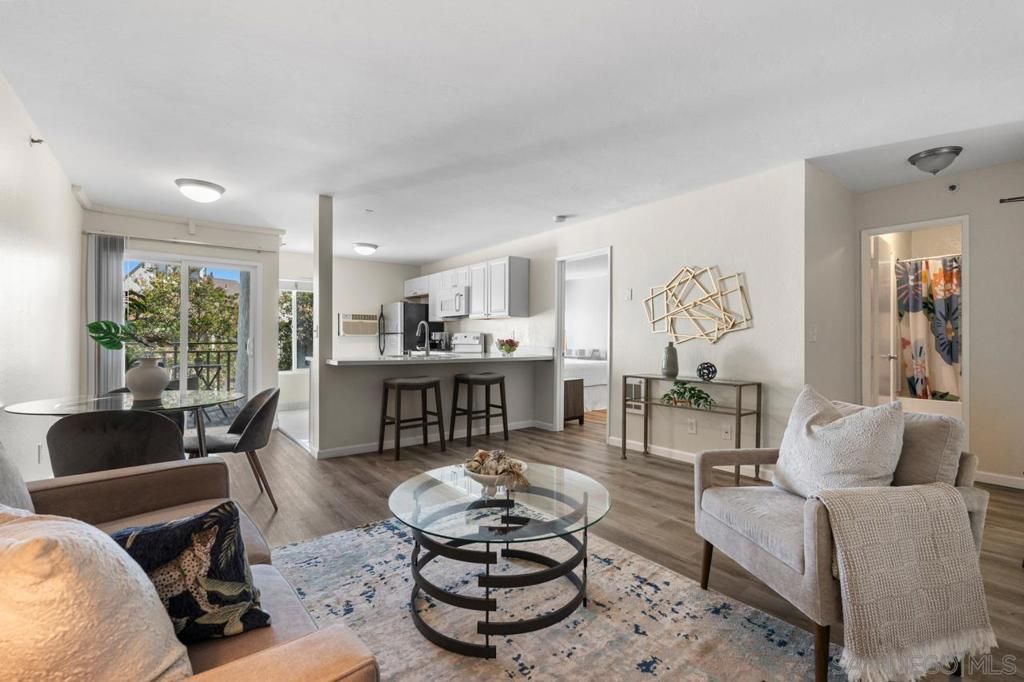 7508 Parkway Dr. 105, La Mesa, CA 91942