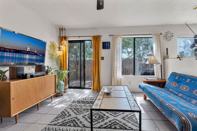2450 CALLE CONTESSA, Santa Fe, NM 87505