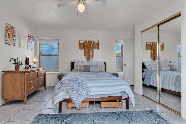 2450 CALLE CONTESSA, Santa Fe, NM 87505