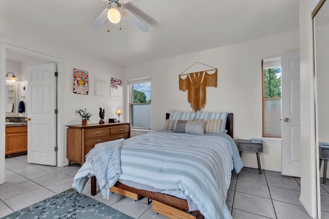 2450 CALLE CONTESSA, Santa Fe, NM 87505