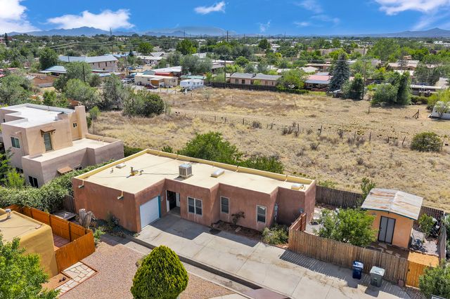 2450 CALLE CONTESSA, Santa Fe, NM 87505