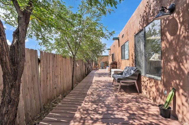2450 CALLE CONTESSA, Santa Fe, NM 87505