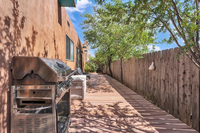 2450 CALLE CONTESSA, Santa Fe, NM 87505