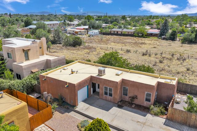 2450 CALLE CONTESSA, Santa Fe, NM 87505
