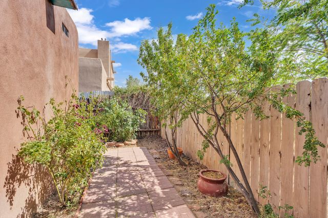 2450 CALLE CONTESSA, Santa Fe, NM 87505