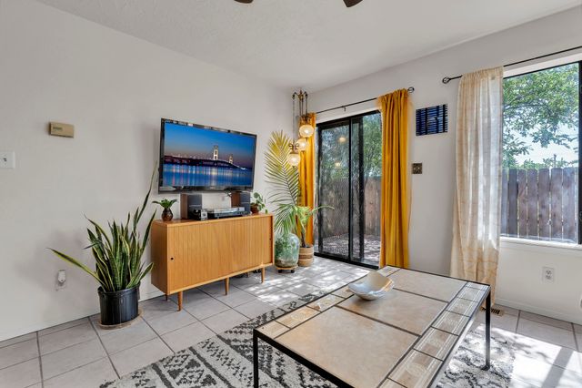 2450 CALLE CONTESSA, Santa Fe, NM 87505