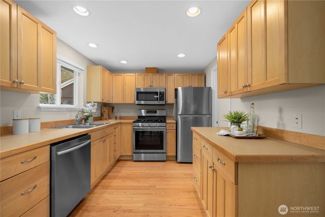 16424 NE 40th Street, Redmond, WA 98052