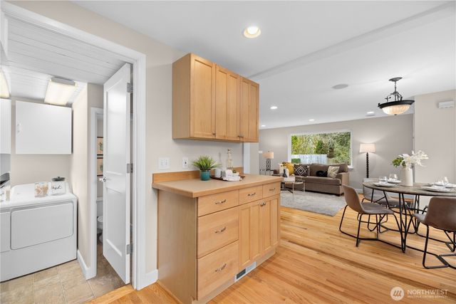 16424 NE 40th Street, Redmond, WA 98052