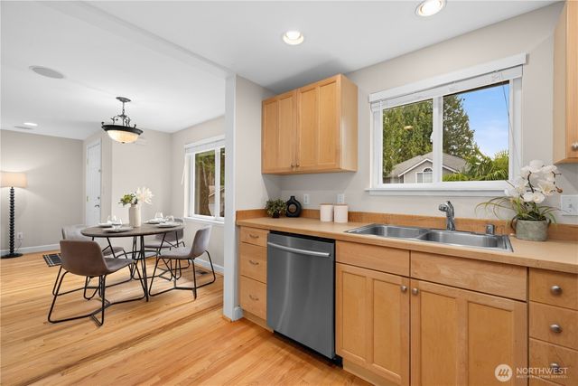 16424 NE 40th Street, Redmond, WA 98052