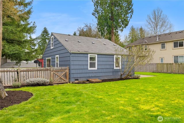 16424 NE 40th Street, Redmond, WA 98052