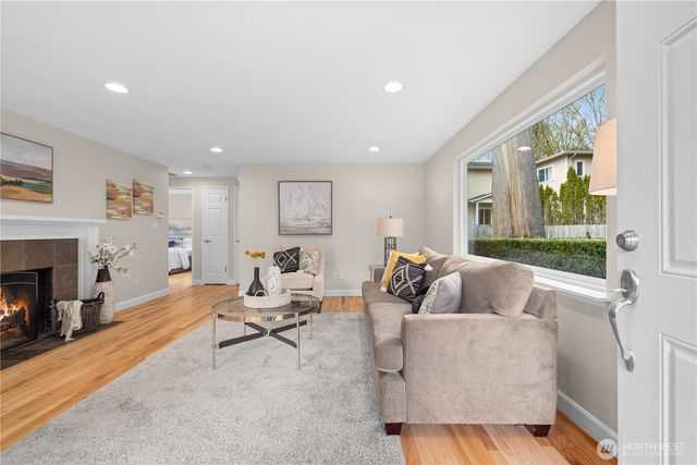 16424 NE 40th Street, Redmond, WA 98052