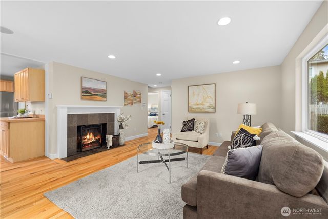 16424 NE 40th Street, Redmond, WA 98052