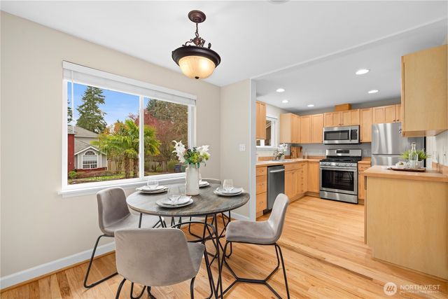 16424 NE 40th Street, Redmond, WA 98052