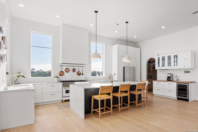 925 Clearwater Canyon, Bandera, TX 78003