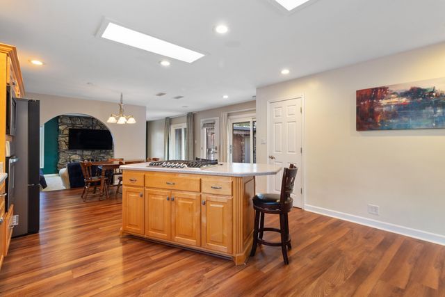 8134 Oakwood Avenue, Munster, IN 46321