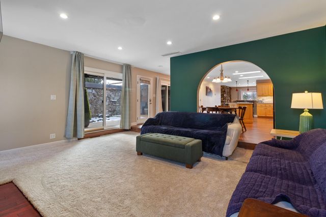 8134 Oakwood Avenue, Munster, IN 46321