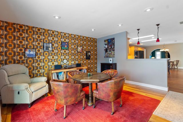 8134 Oakwood Avenue, Munster, IN 46321