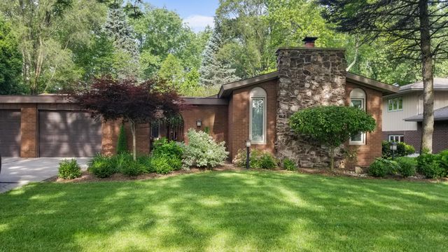 8134 Oakwood Avenue, Munster, IN 46321