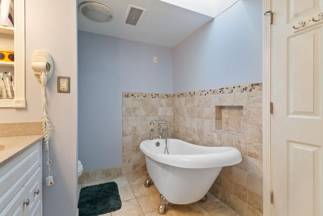 8134 Oakwood Avenue, Munster, IN 46321