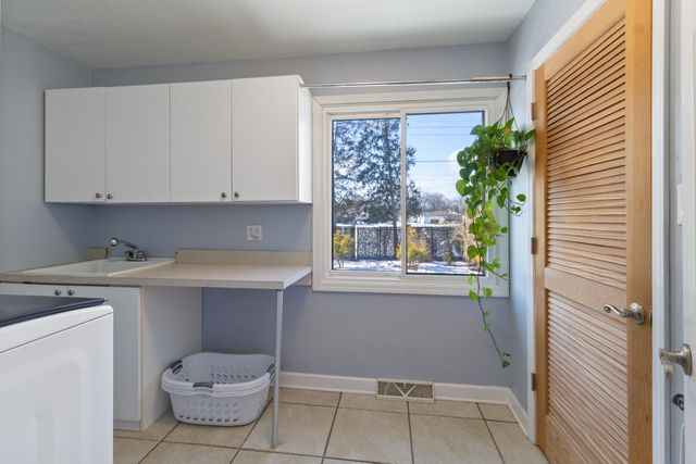 8134 Oakwood Avenue, Munster, IN 46321