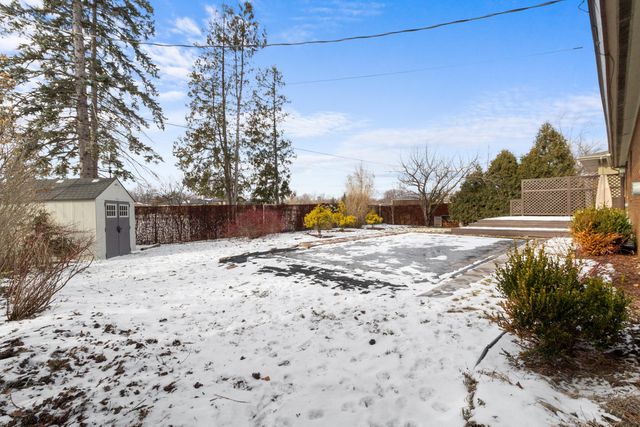 8134 Oakwood Avenue, Munster, IN 46321