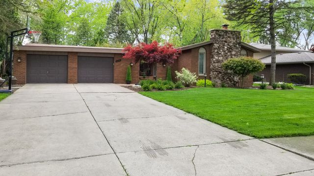 8134 Oakwood Avenue, Munster, IN 46321