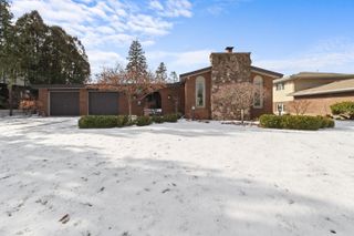 8134 Oakwood Avenue, Munster, IN 46321