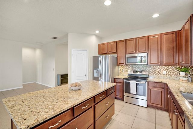 1102 WHITE WATER BAY DRIVE, Groveland, FL 34736