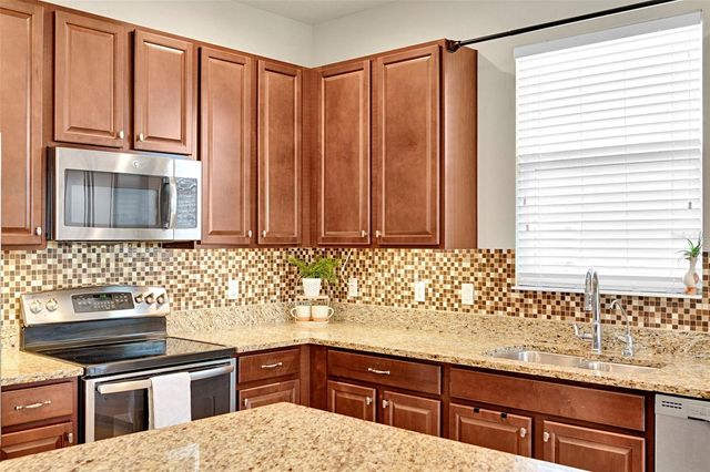 1102 WHITE WATER BAY DRIVE, Groveland, FL 34736