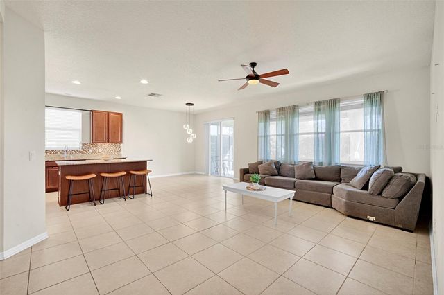 1102 WHITE WATER BAY DRIVE, Groveland, FL 34736