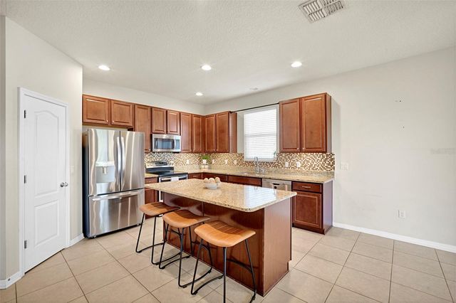 1102 WHITE WATER BAY DRIVE, Groveland, FL 34736