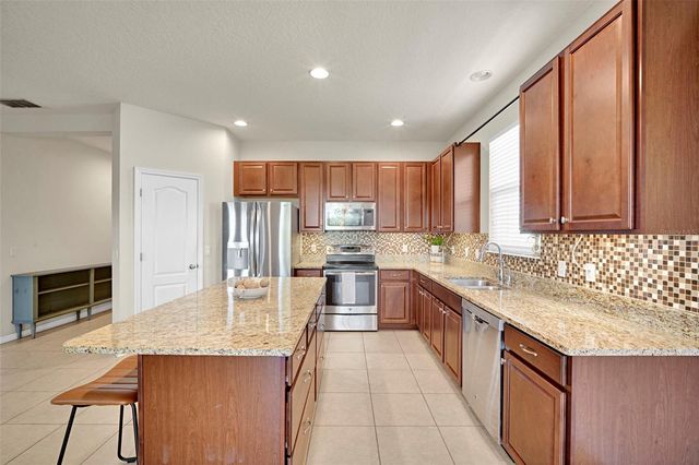 1102 WHITE WATER BAY DRIVE, Groveland, FL 34736