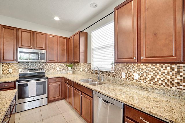 1102 WHITE WATER BAY DRIVE, Groveland, FL 34736