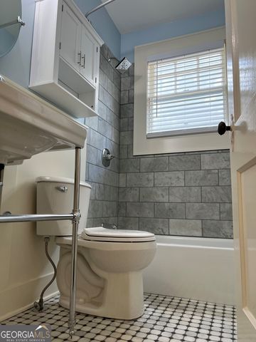 1565 Walker Avenue B, College Park, GA 30337